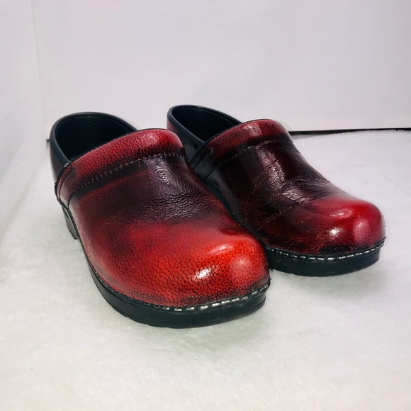 Sanita Red Nursing Clogs - Picture 2 of 11